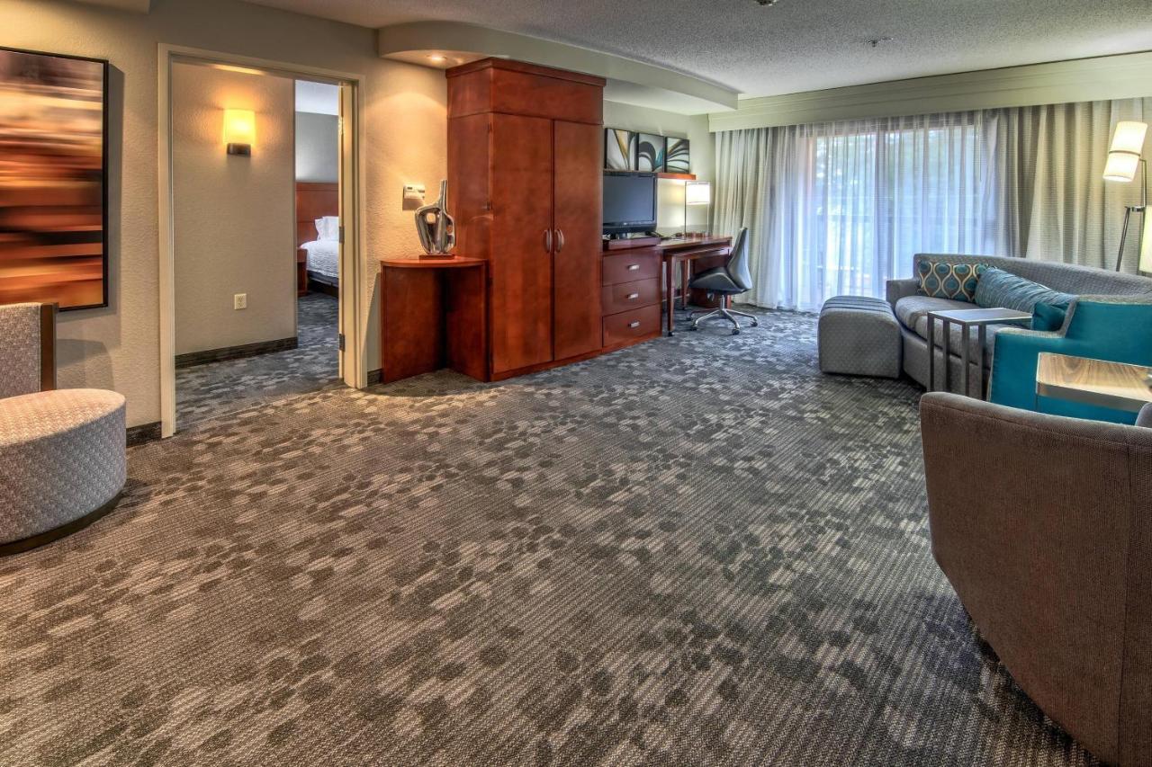 Courtyard By Marriott Troy Hotel Exterior foto